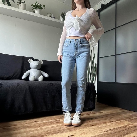 Levis 501 Light Wash Denim Jeans - Picture 5 of 8